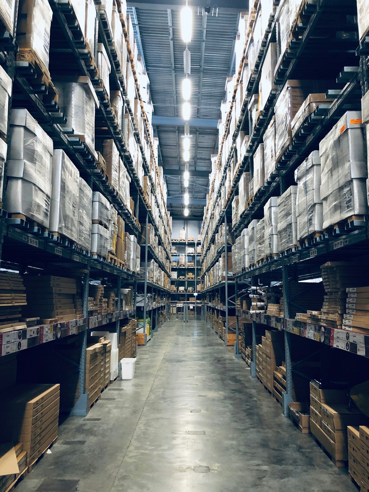 Preparación y logística de pedidos sin interrupciones.